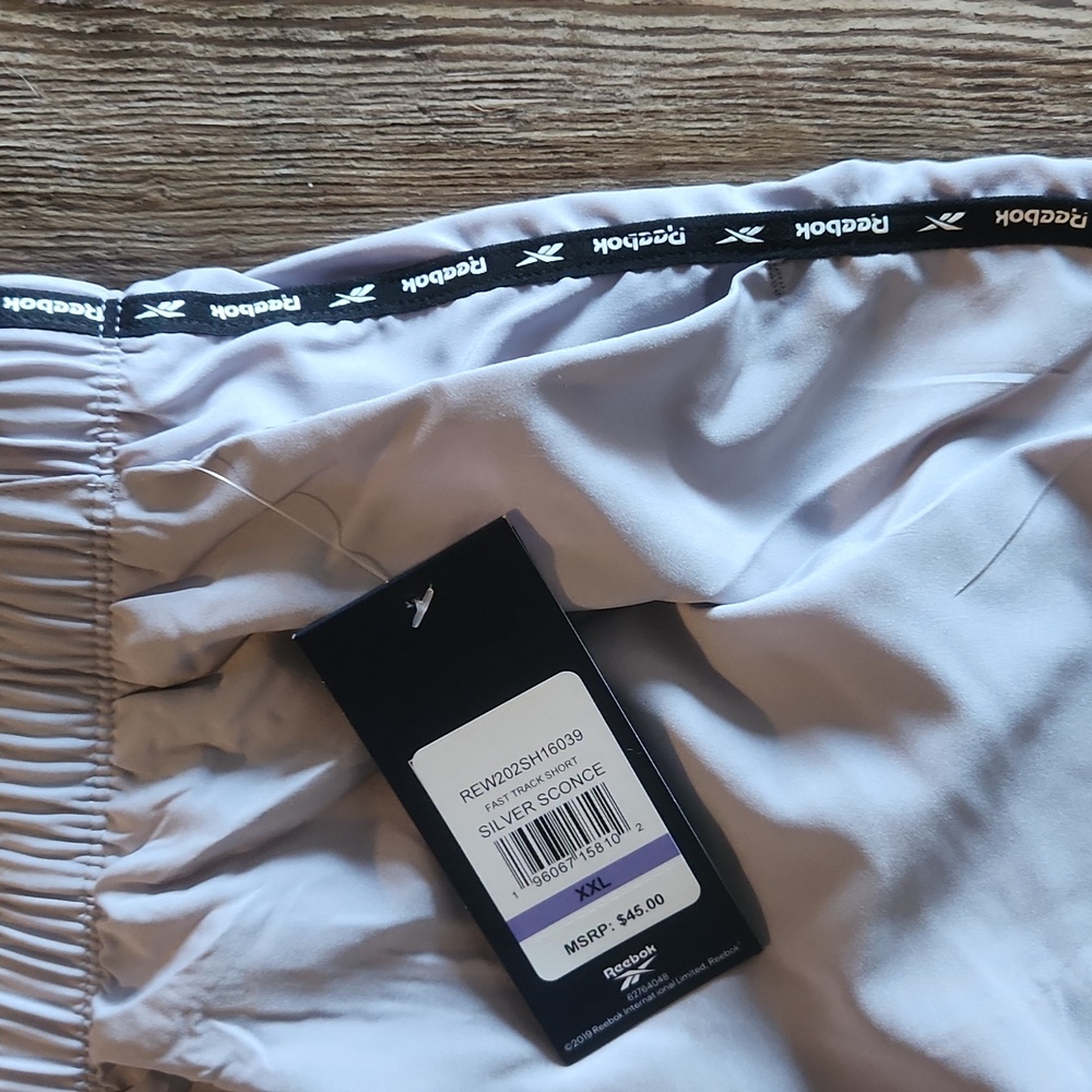 BNWT Reebok Relaxed Shorts - Picture 2 of 4